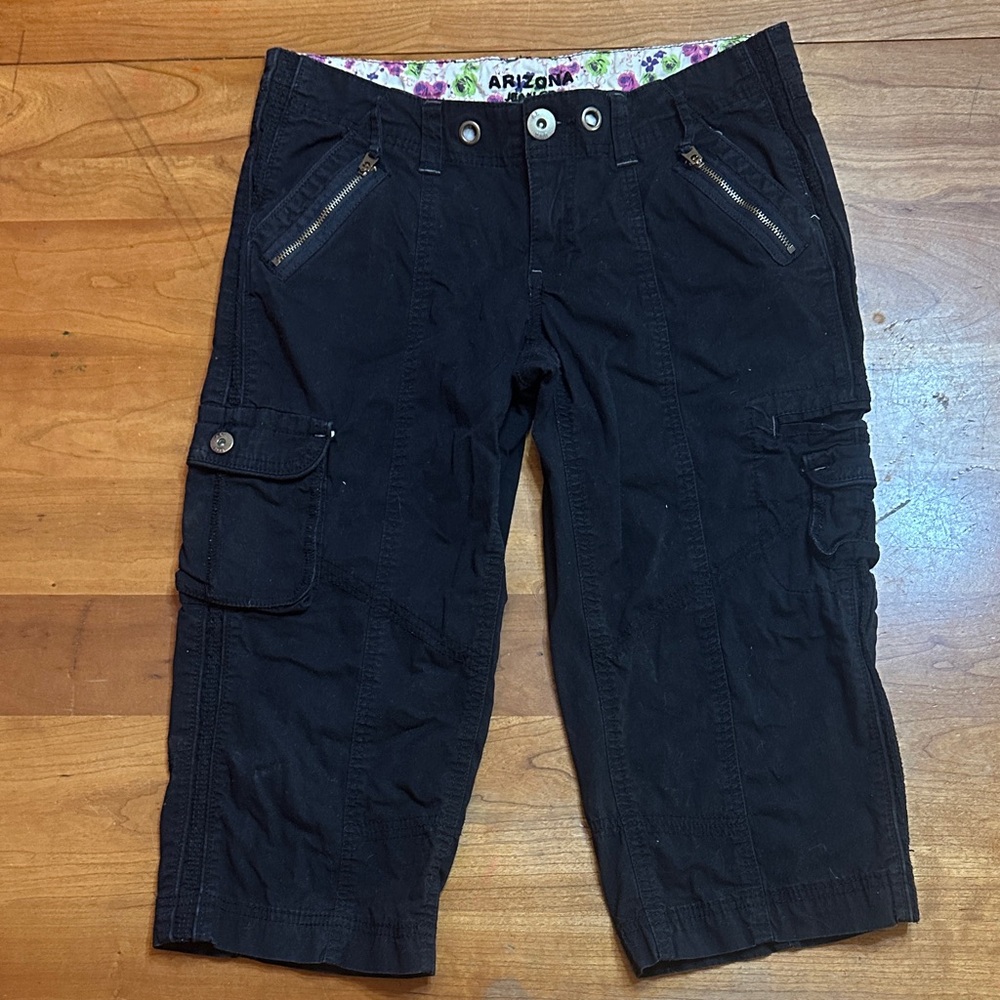 Arizona Jean Company black Cargo capris Jr’s size 9 good condition